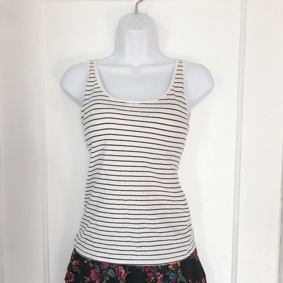 ❣️sold❣️2 bw stripped tank top - Picture 5 of 6